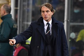 Roberto Mancini resta e punta al Mondiale 2026