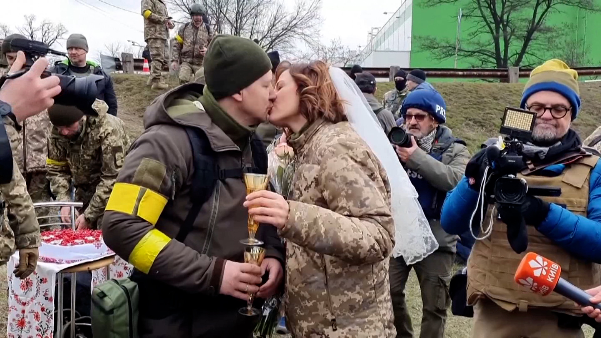 Nozze in guerra: 22mila matrimoni in Ucraina