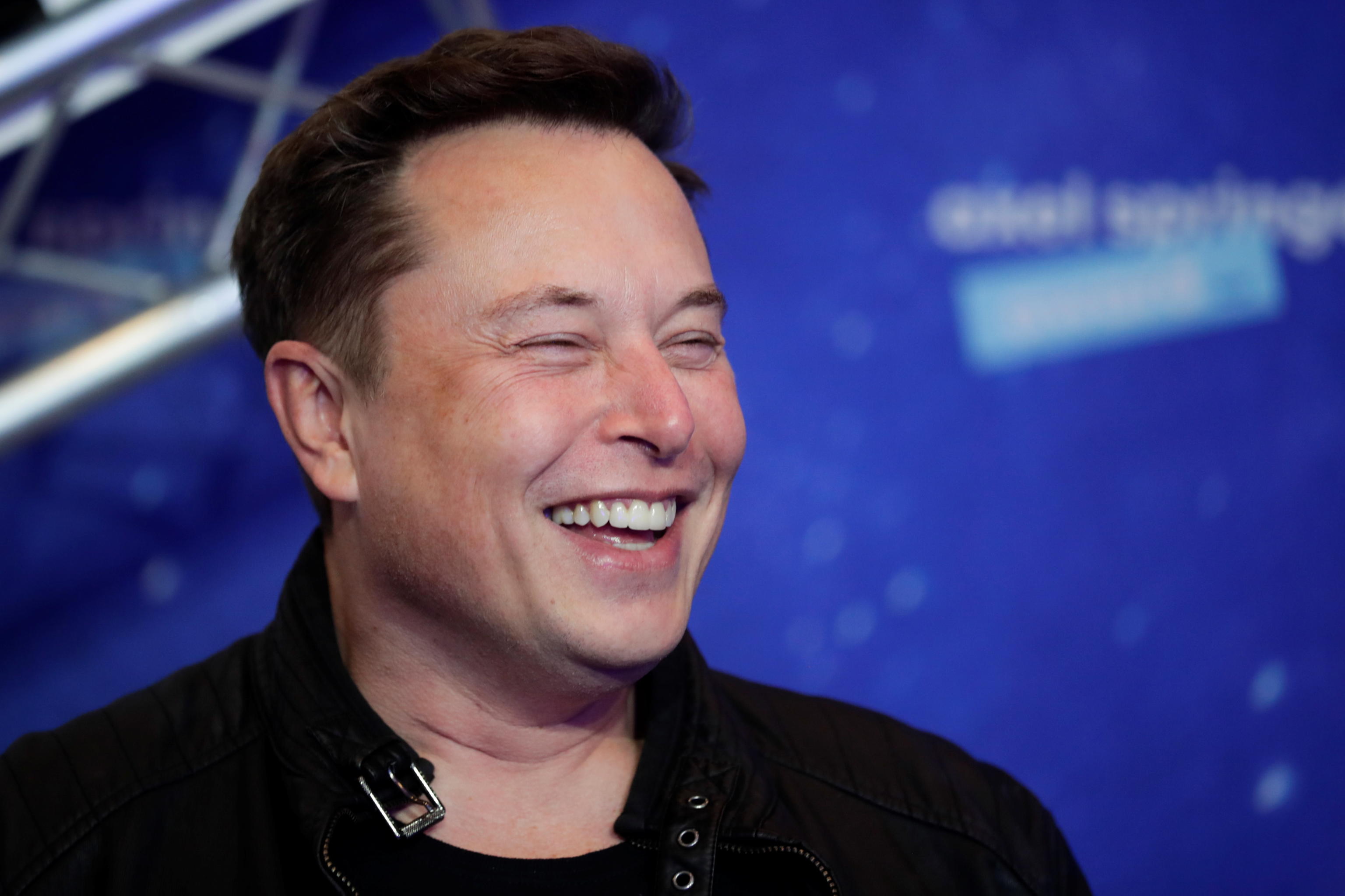 Elon Musk libera Twitter