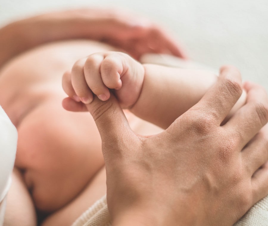 Il nuovo sì della consulta al doppio cognome lascia in piedi tanti problemi pratici