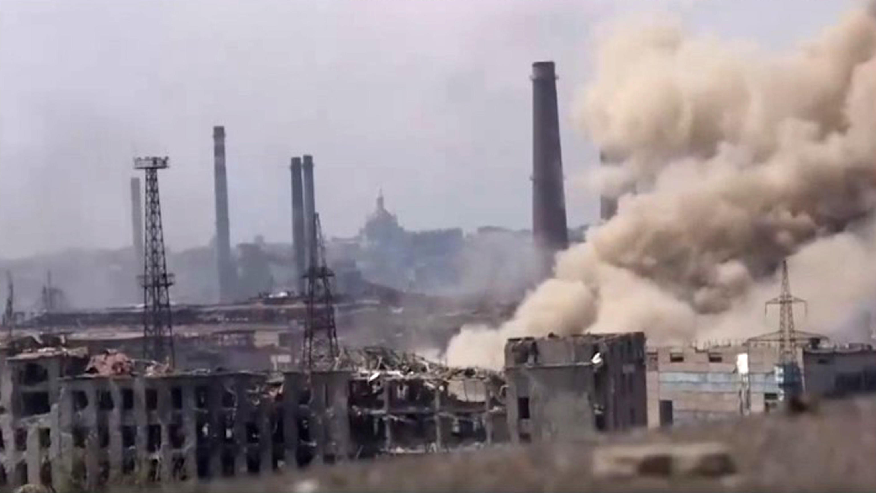 Azovstal, bombardamenti e “tregua non rispettata”