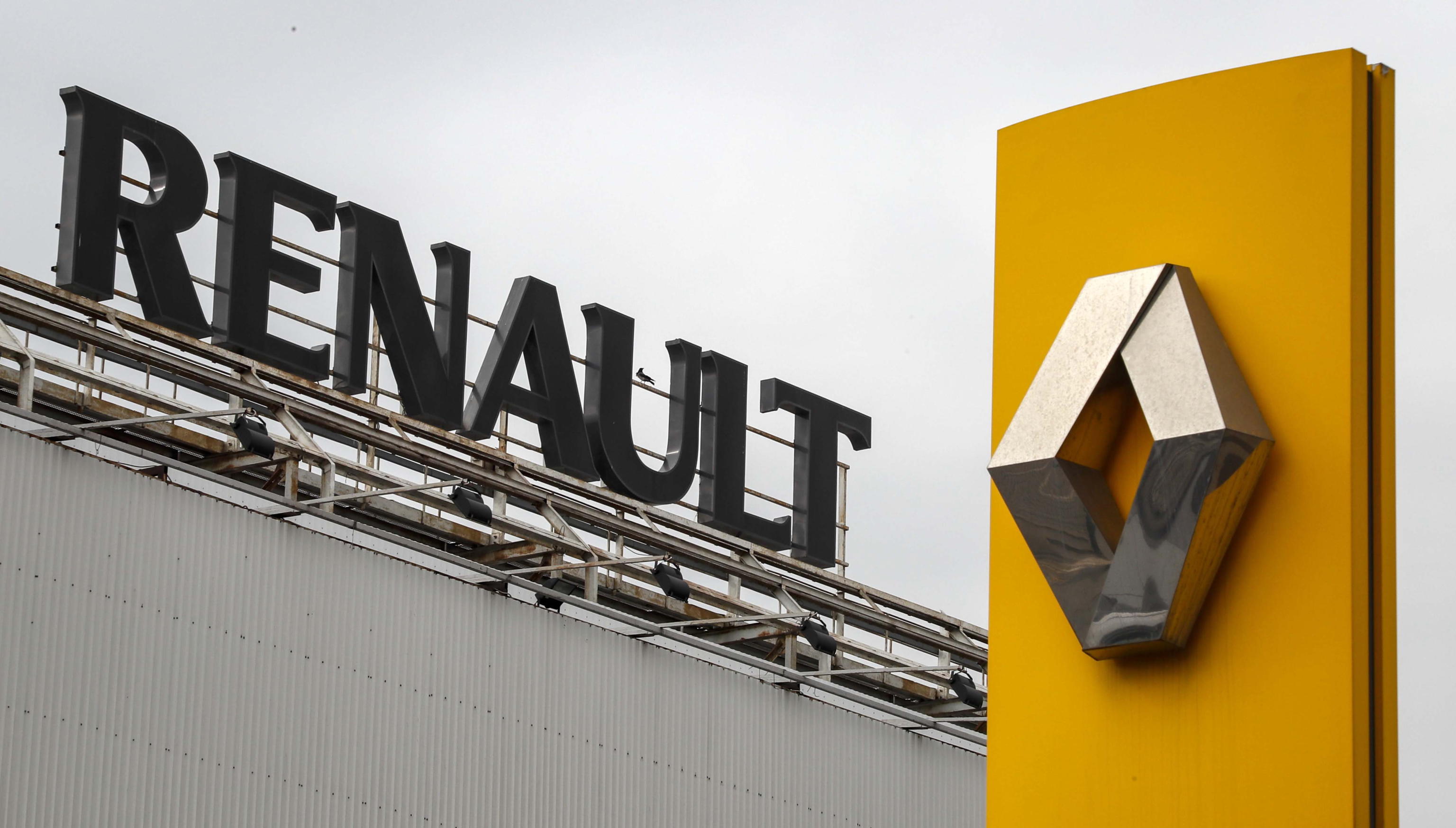 Renault: in Russia le attività passano allo Stato