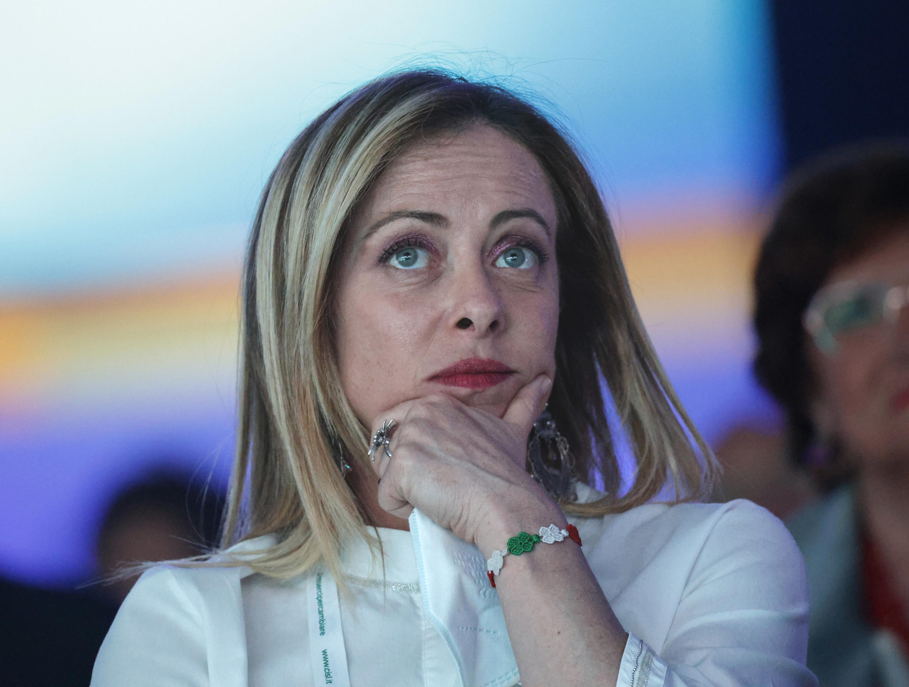 Concessioni balneari, c’è l’intesa. Meloni: “Accordo ridicolo”