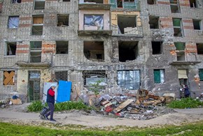 “Bombardamenti a Kharkiv”, Sanna Marin a Irpin