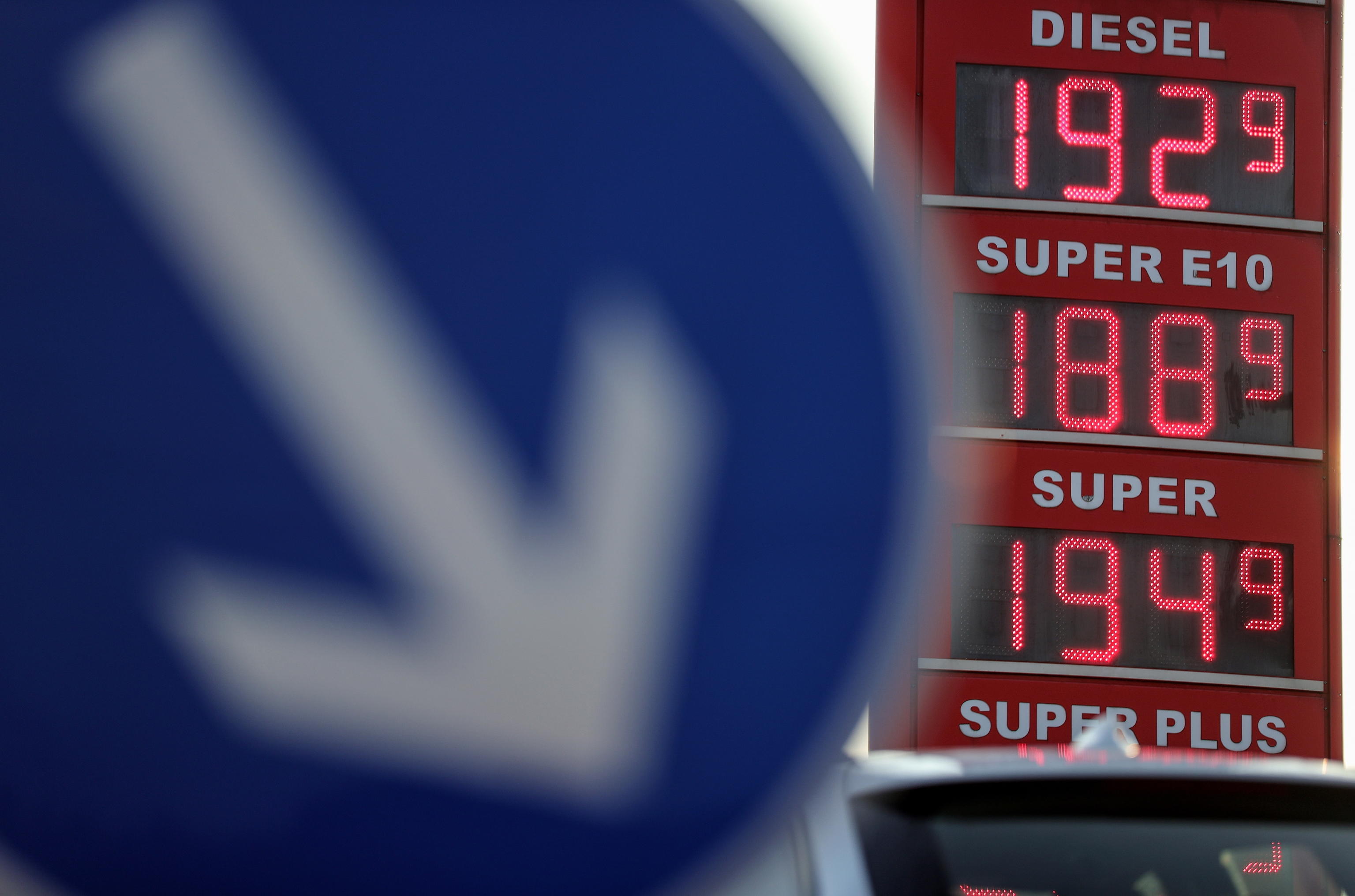 Lavoro e caro-carburanti: le spine del governo 