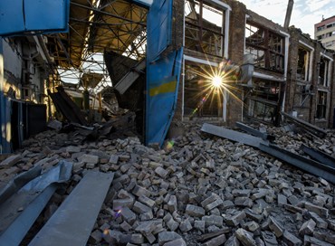 Kiev, guerra e pacchi alimentari (pochi) a Mariupol