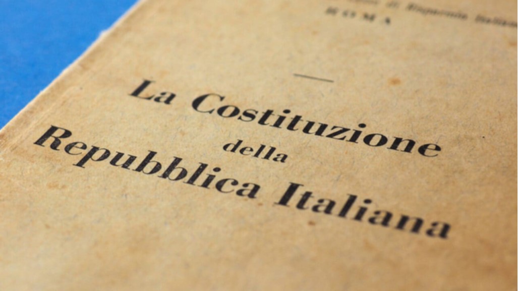 Un giallo sull’articolo 1 della Costituzione 