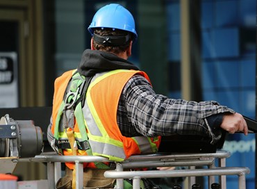 Calano gli occupati a maggio, male il lavoro stabile