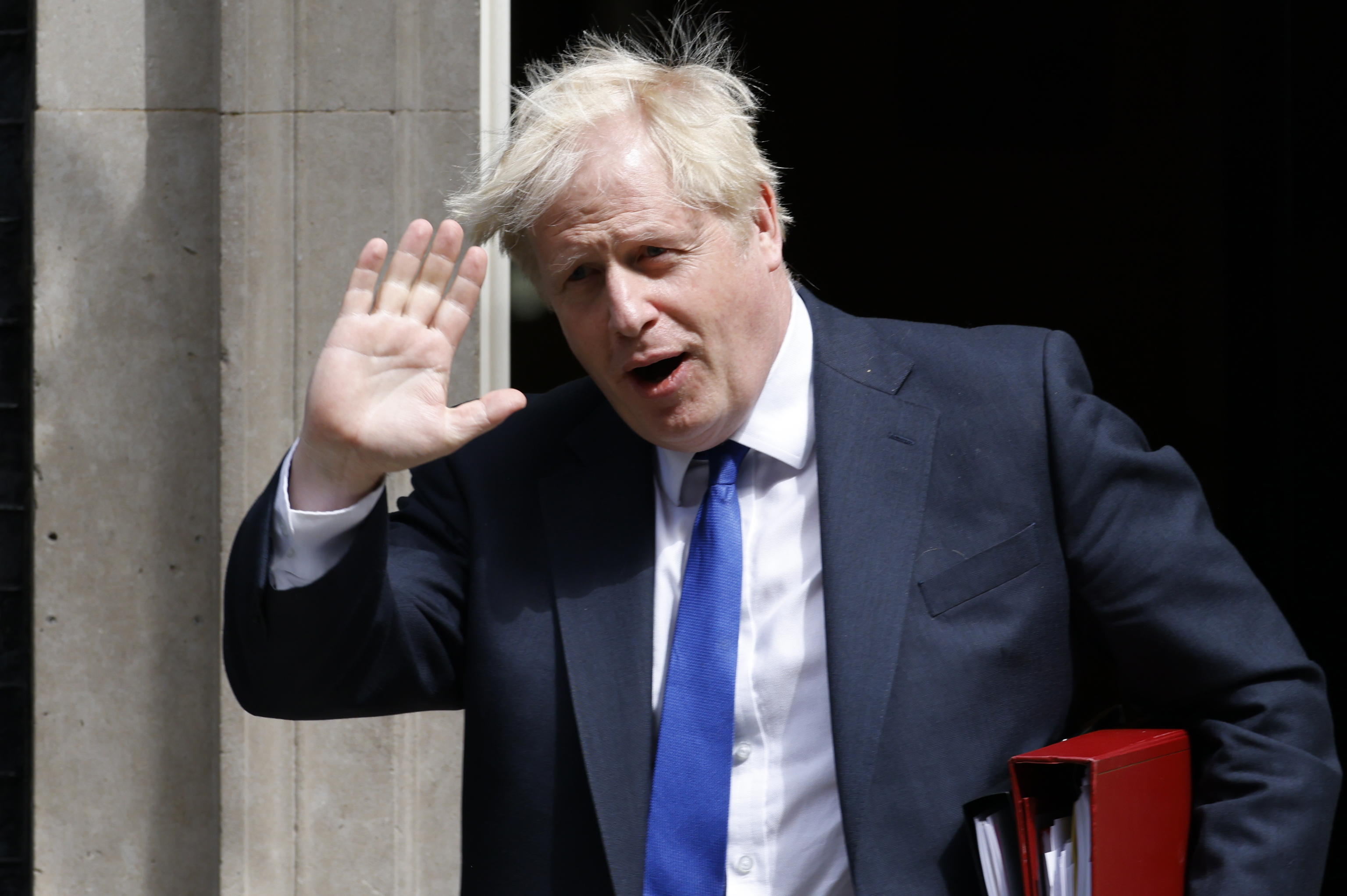 Johnson resta premier ma è corsa alla successione Tory