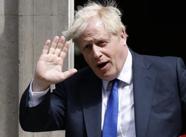 Johnson resta premier ma è corsa alla successione Tory