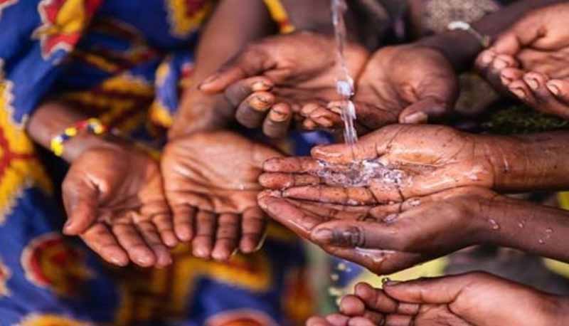 Al di là della società “Anomica”