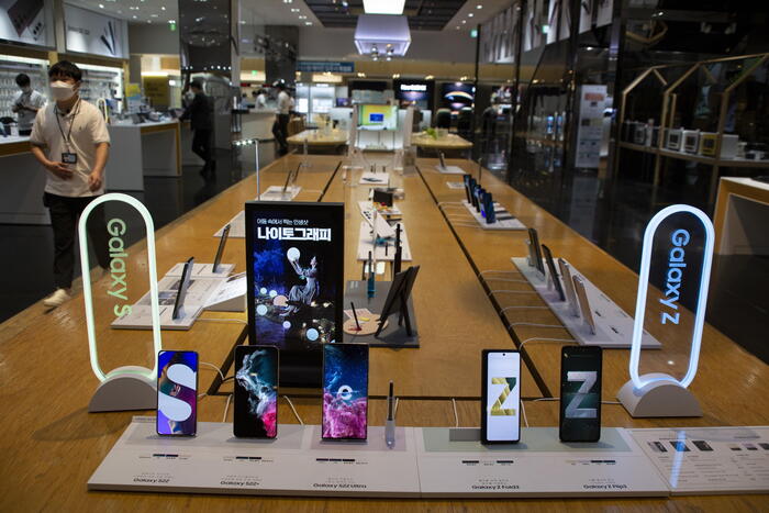 Samsung, ecco i nuovi smartphone pieghevoli
