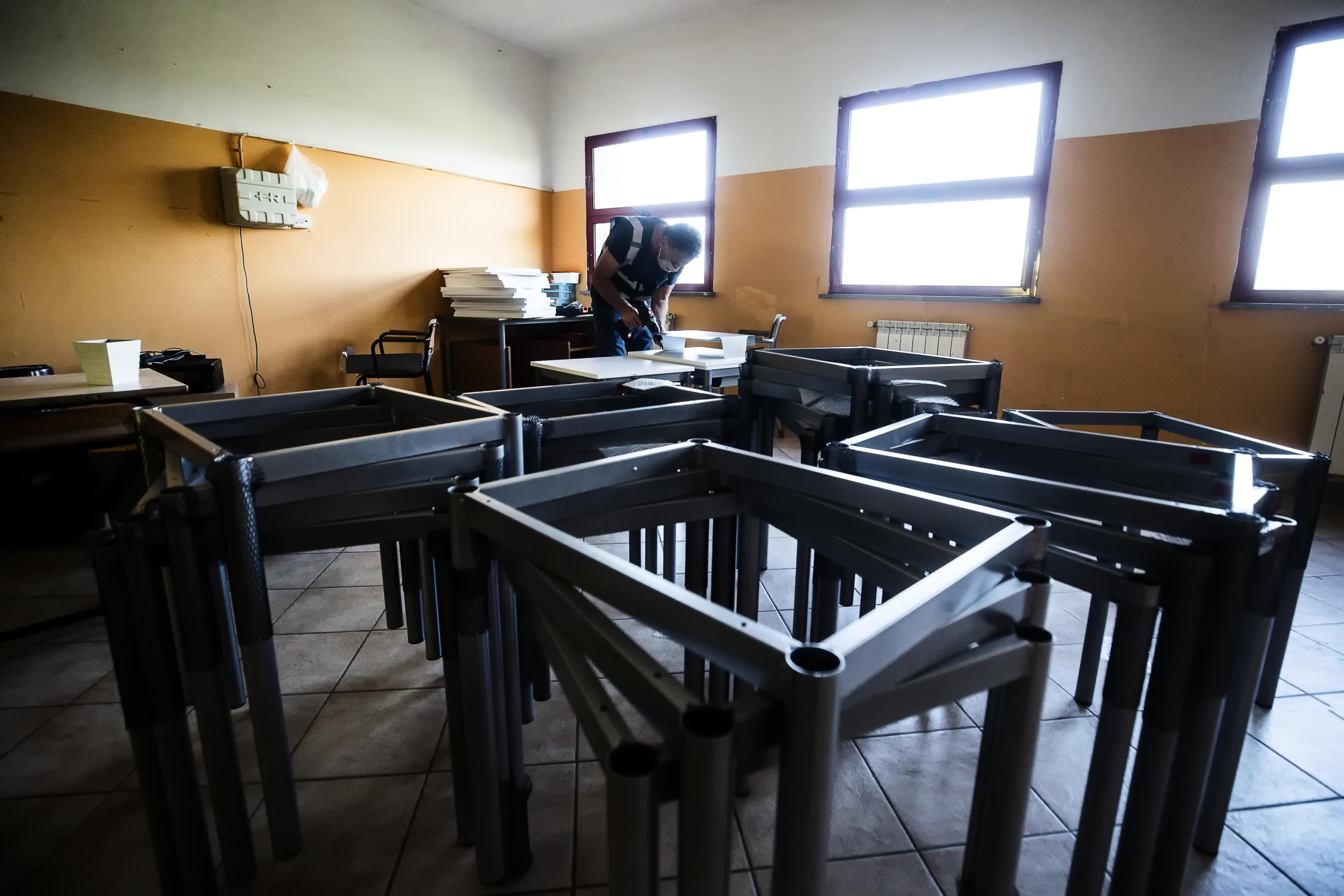 Scuola con la mano sul gas