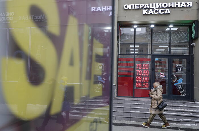 In Italia si litiga sulle sanzioni, Zelensky affitta la villa in Versilia ai russi