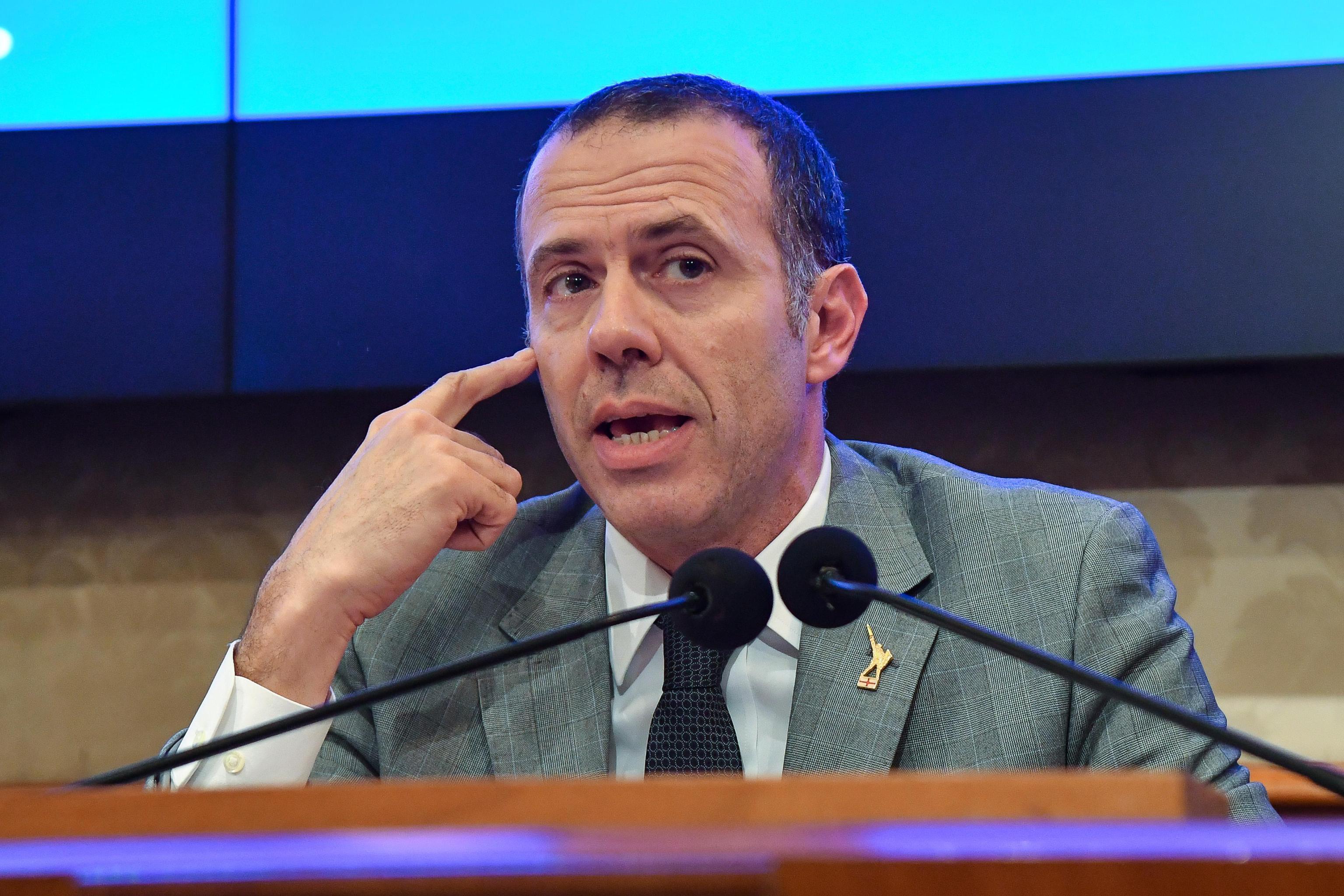 “Rivedere le sanzioni a Putin. Senza gas non ce la faremo”