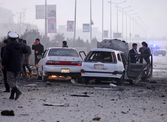 L’Isis rivendica l’attacco kamikaze a Kabul