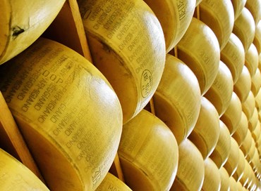 Caro-bollette: i rischi per la produzione del Parmigiano Reggiano