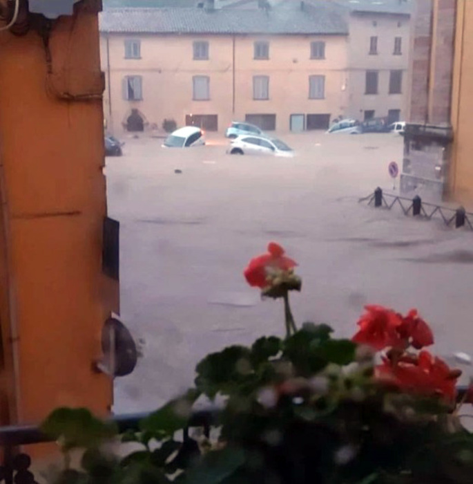 Tragedia nelle Marche: morti e dispersi