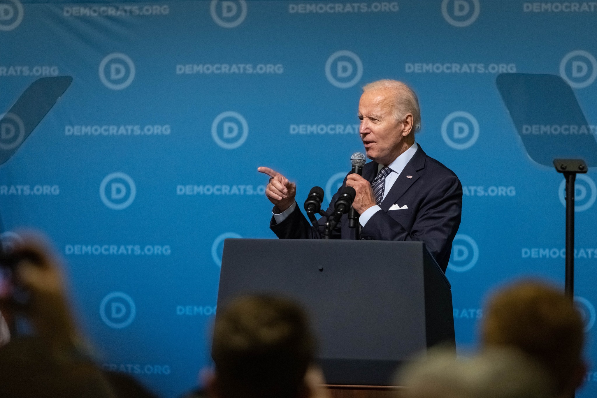 Il piano Biden per i debiti studenteschi divide il pubblico