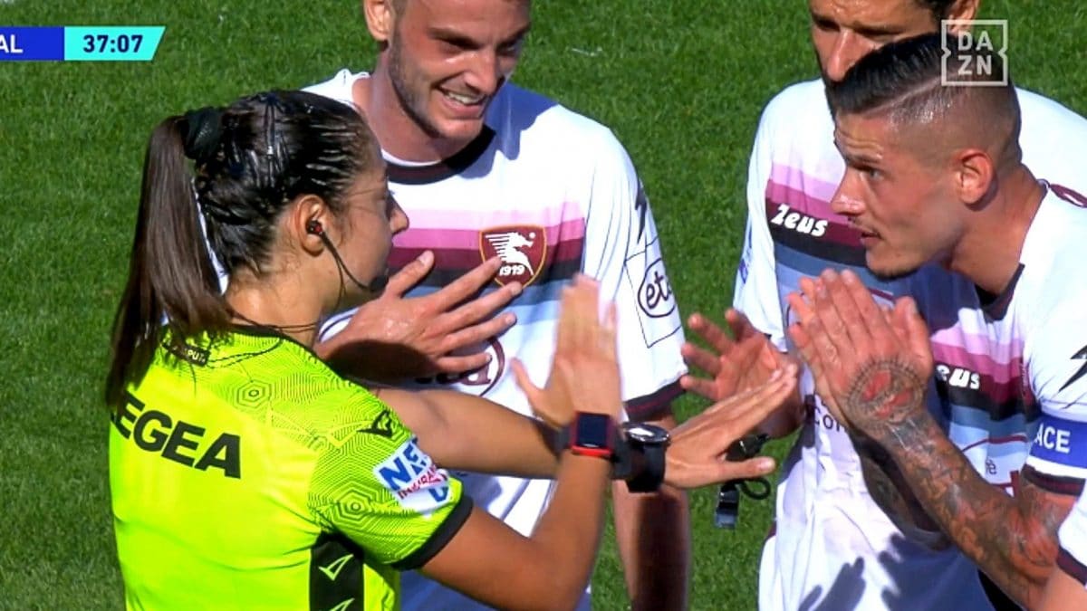 Ferrieri Caputi, primo arbitro donna in Serie A