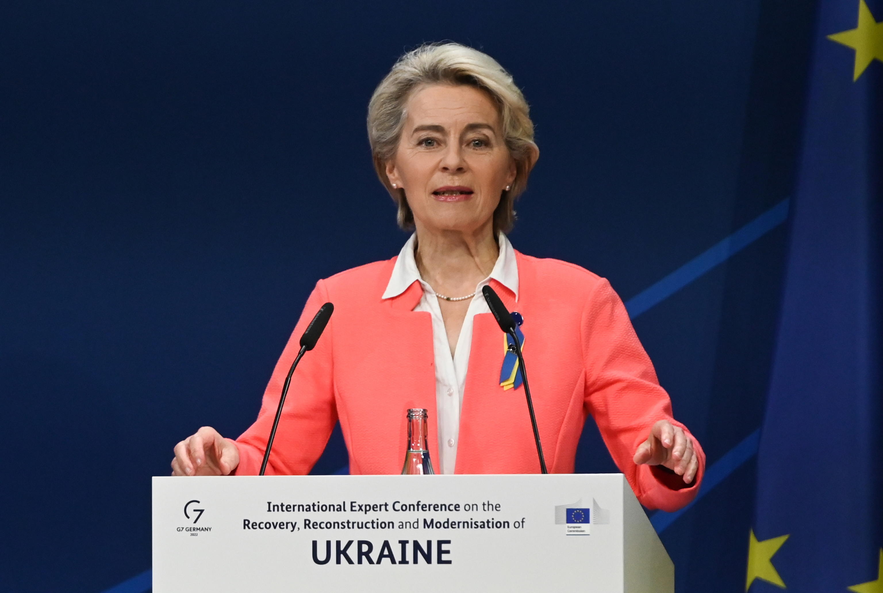 Von der Leyen: “Ue verserà a Kiev 1,5 miliardi al mese”