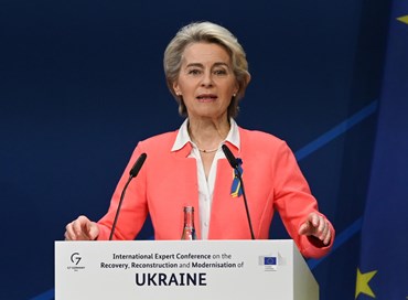 Von der Leyen: “Ue verserà a Kiev 1,5 miliardi al mese”
