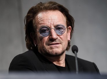 Bono, l’autobiografia s’intitola “Surrender: 40 Songs, One Story”