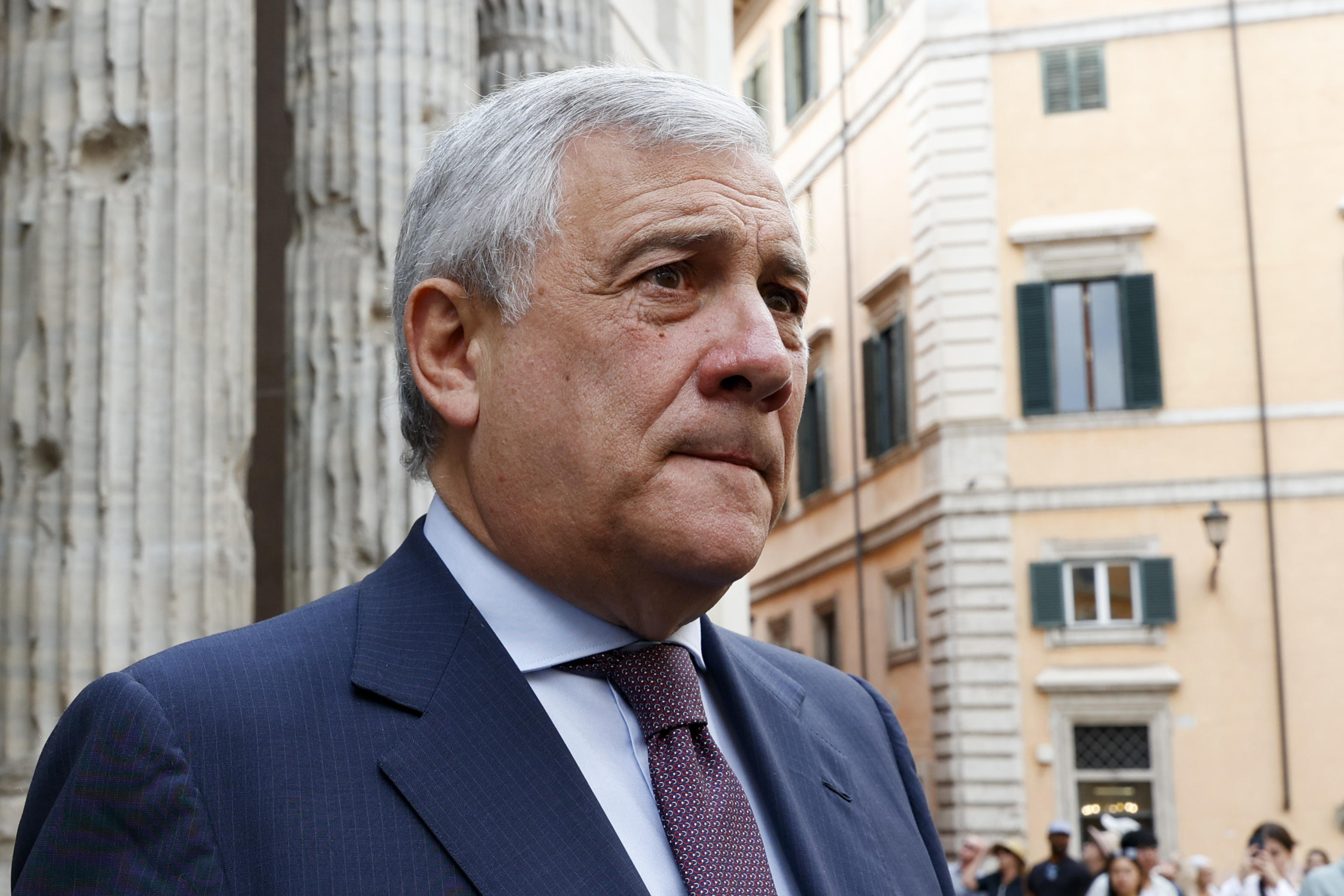 Tajani: “Combattere l’immigrazione illegale, favorire quella legale”