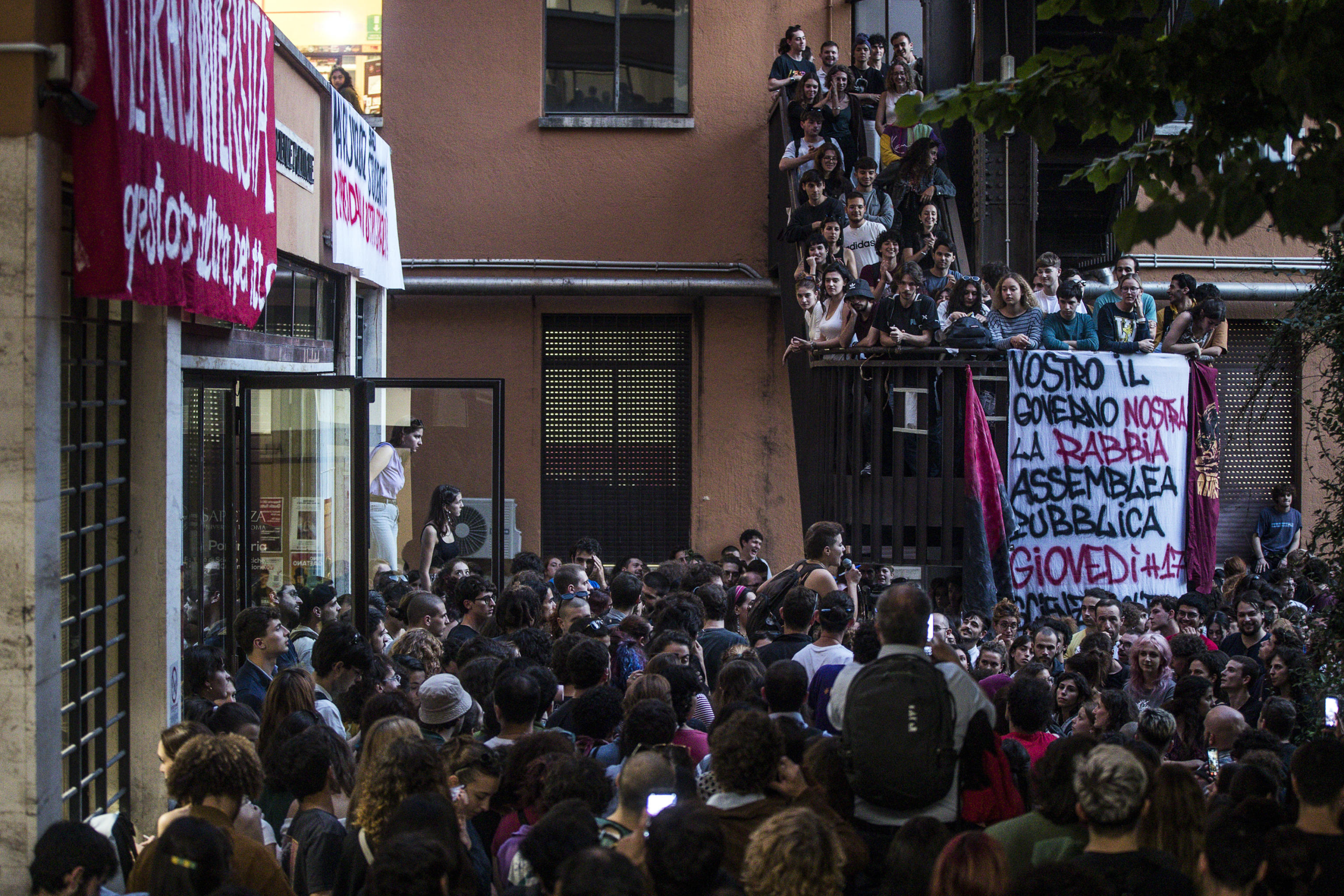 I comunisti occupano Scienze politiche alla Sapienza