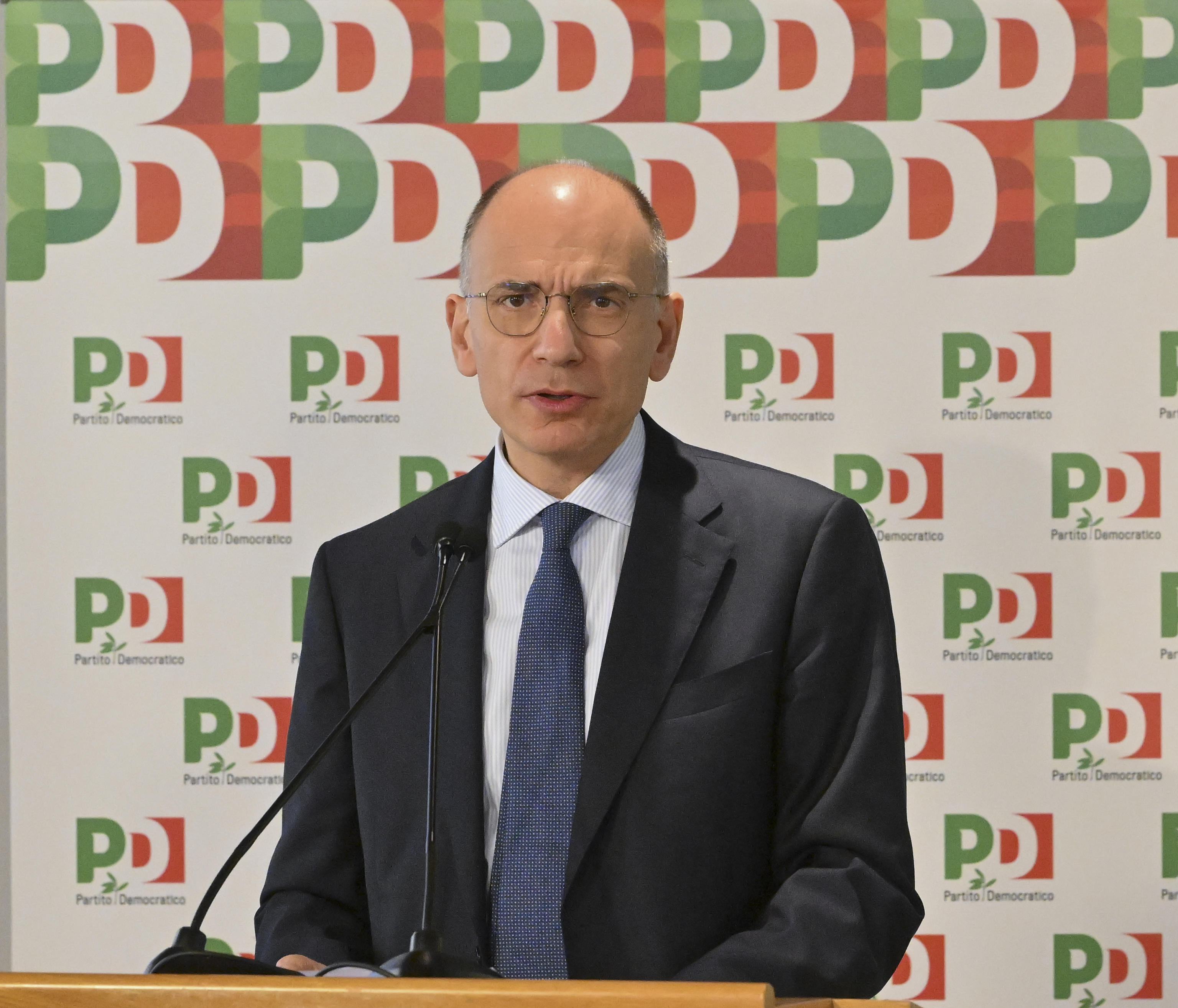 Crisi Pd, tempi lunghi per il congresso: “Primarie il 12 marzo”