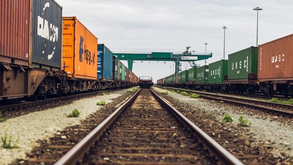 Raddoppiare il trasporto merci su ferrovia: obiettivo chiave
