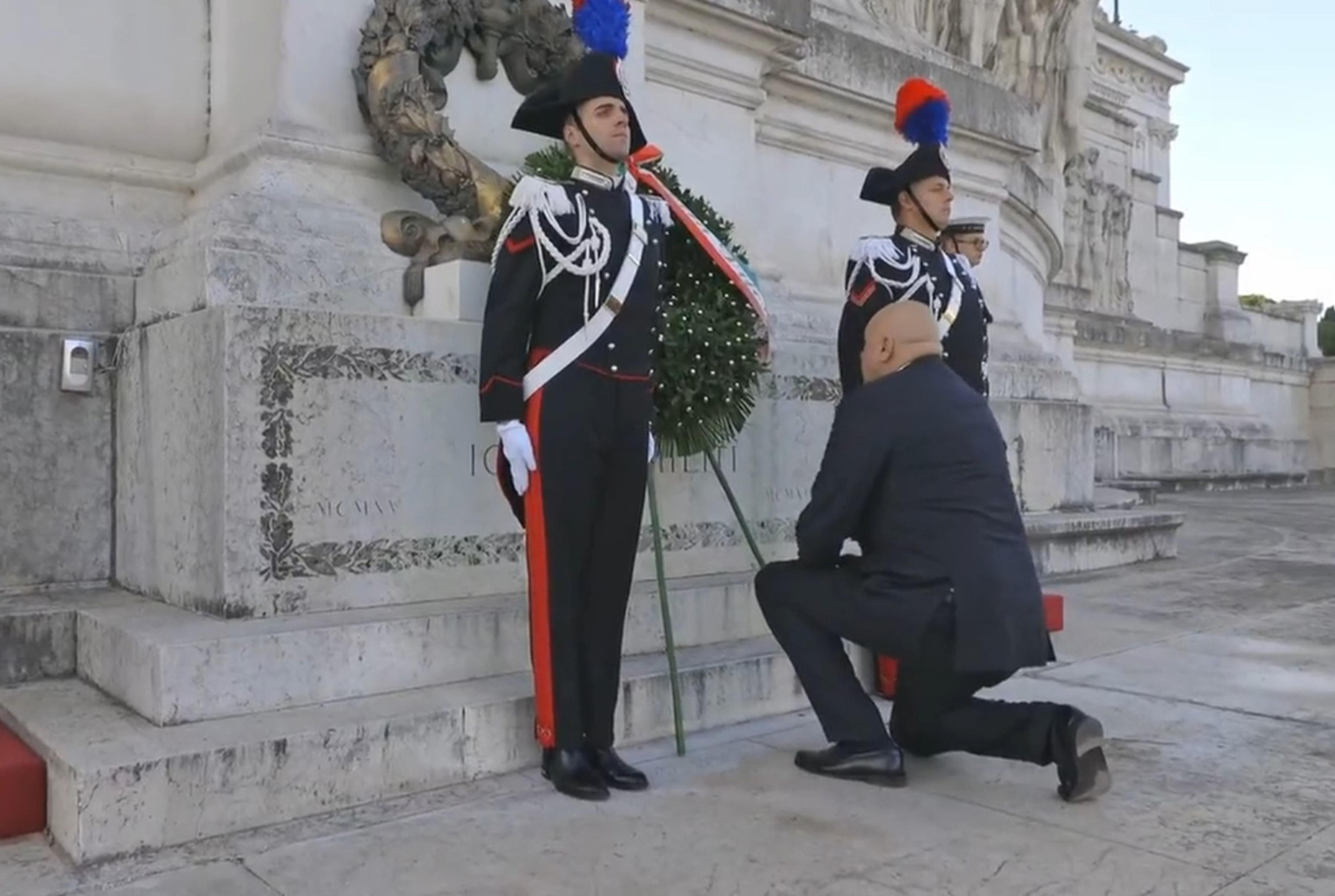 Il ministro in ginocchio e i nostalgici della Repubblica delle Banane