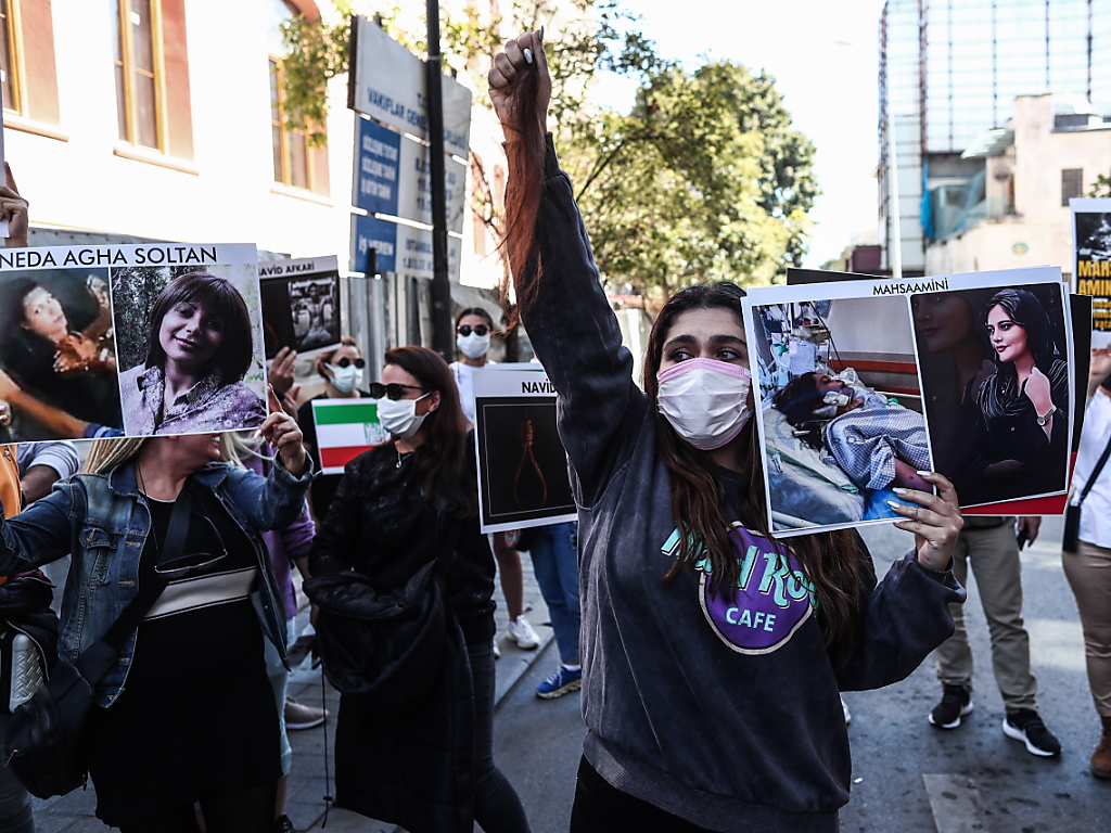 Le donne iraniane contro la tanatocrazia di regime