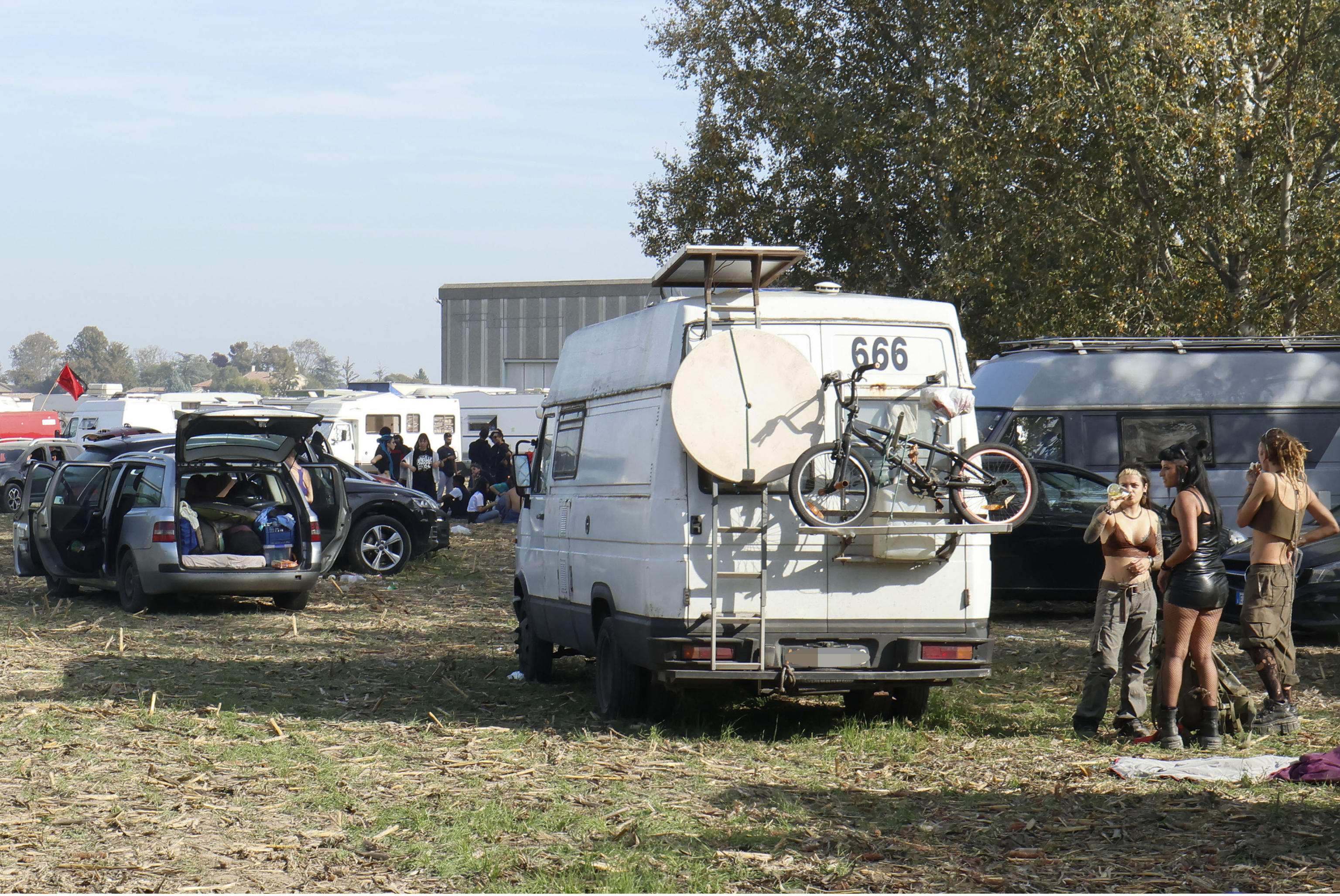 Dietro i rave c’è anche altro