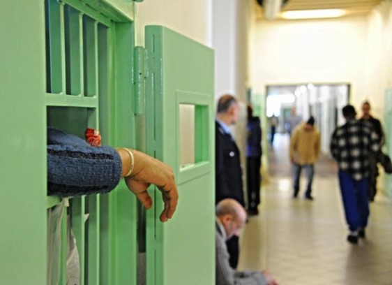 Carcere, suicidi e il libro di sbriglia