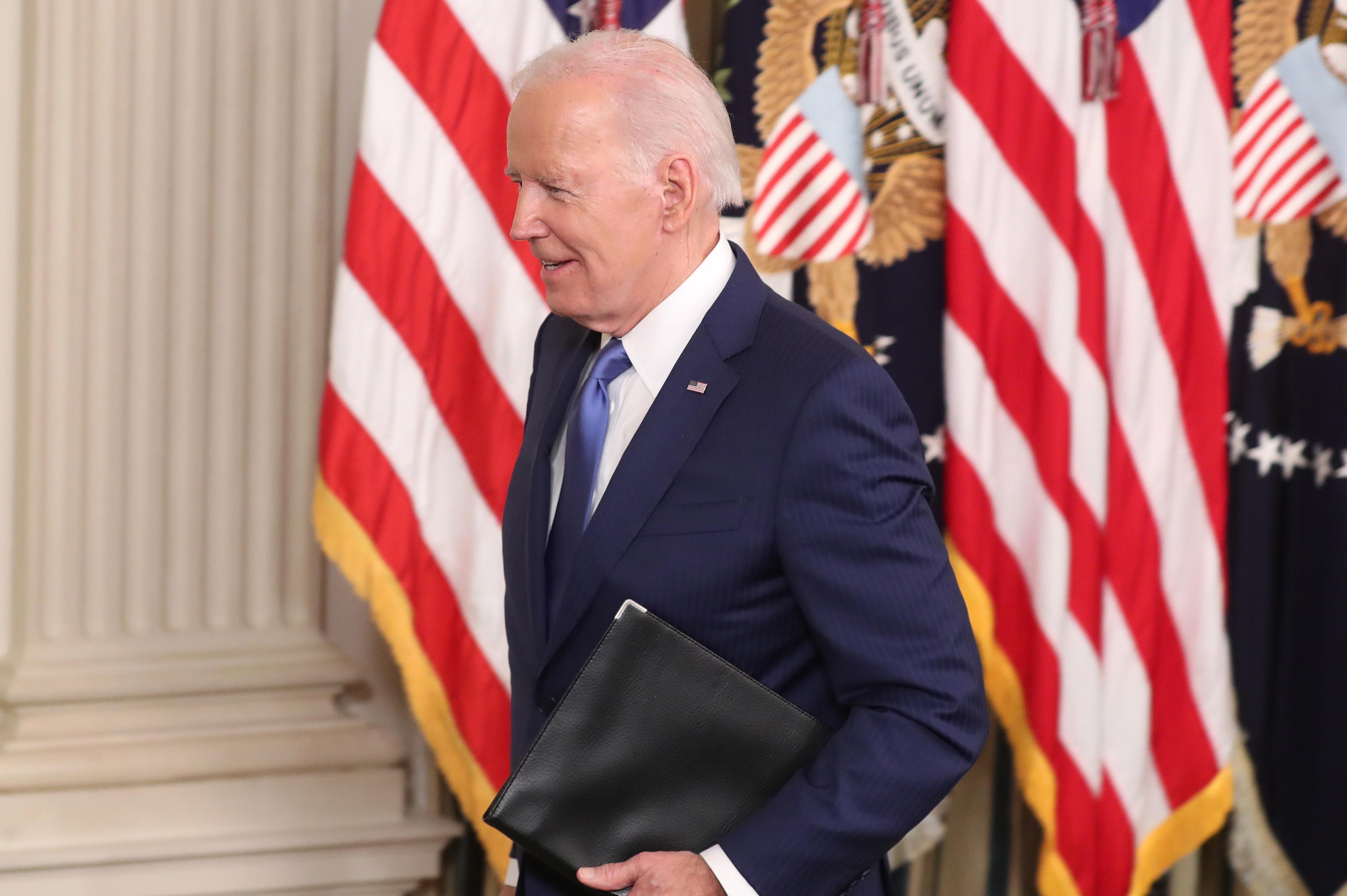 Biden barcolla ma non molla