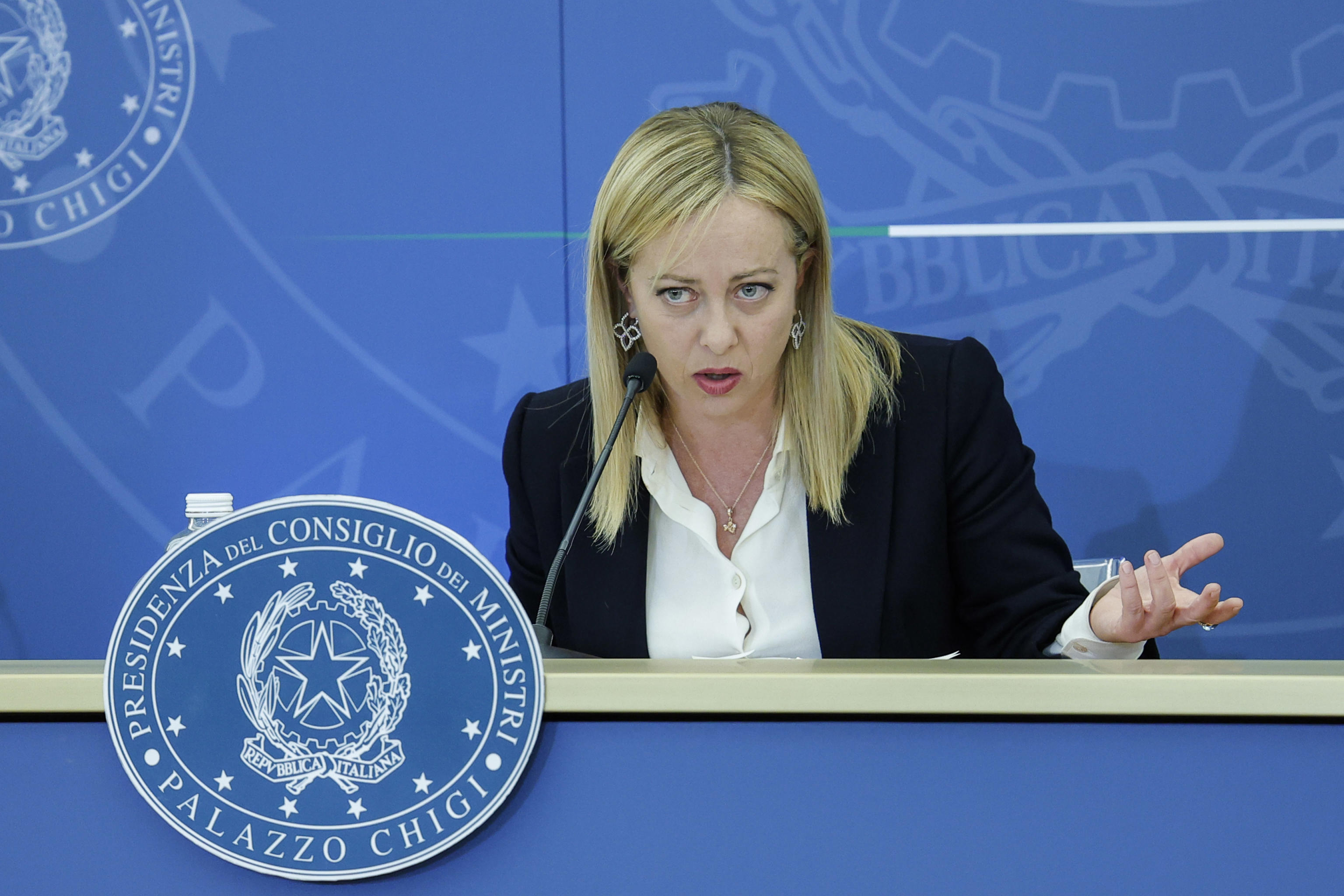 Meloni: “Meglio isolare gli scafisti, non l’Italia”