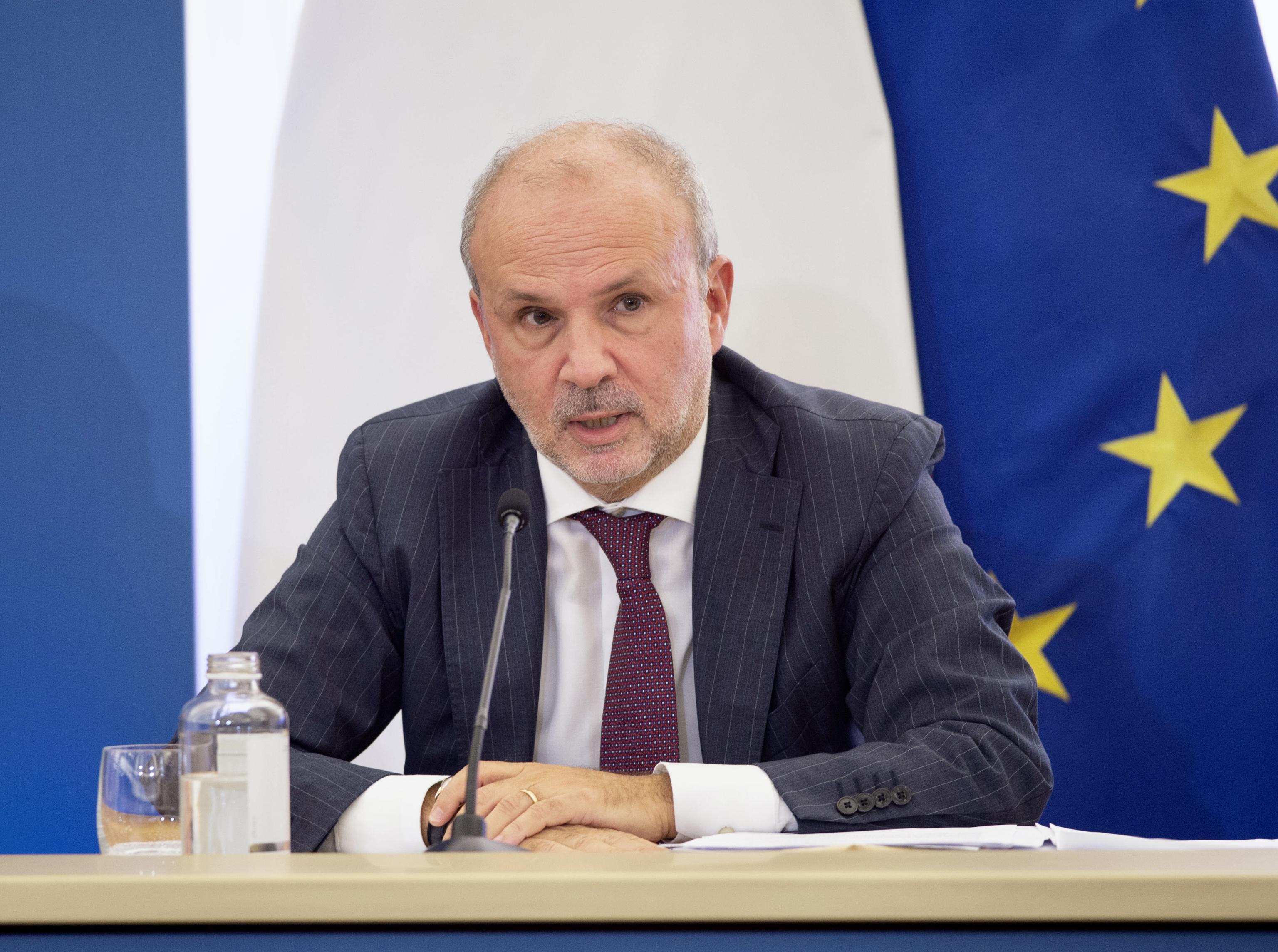 Covid, Schillaci: “Stop al tampone finale”