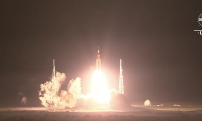 Verso la Luna vola anche un pezzo di Italia 