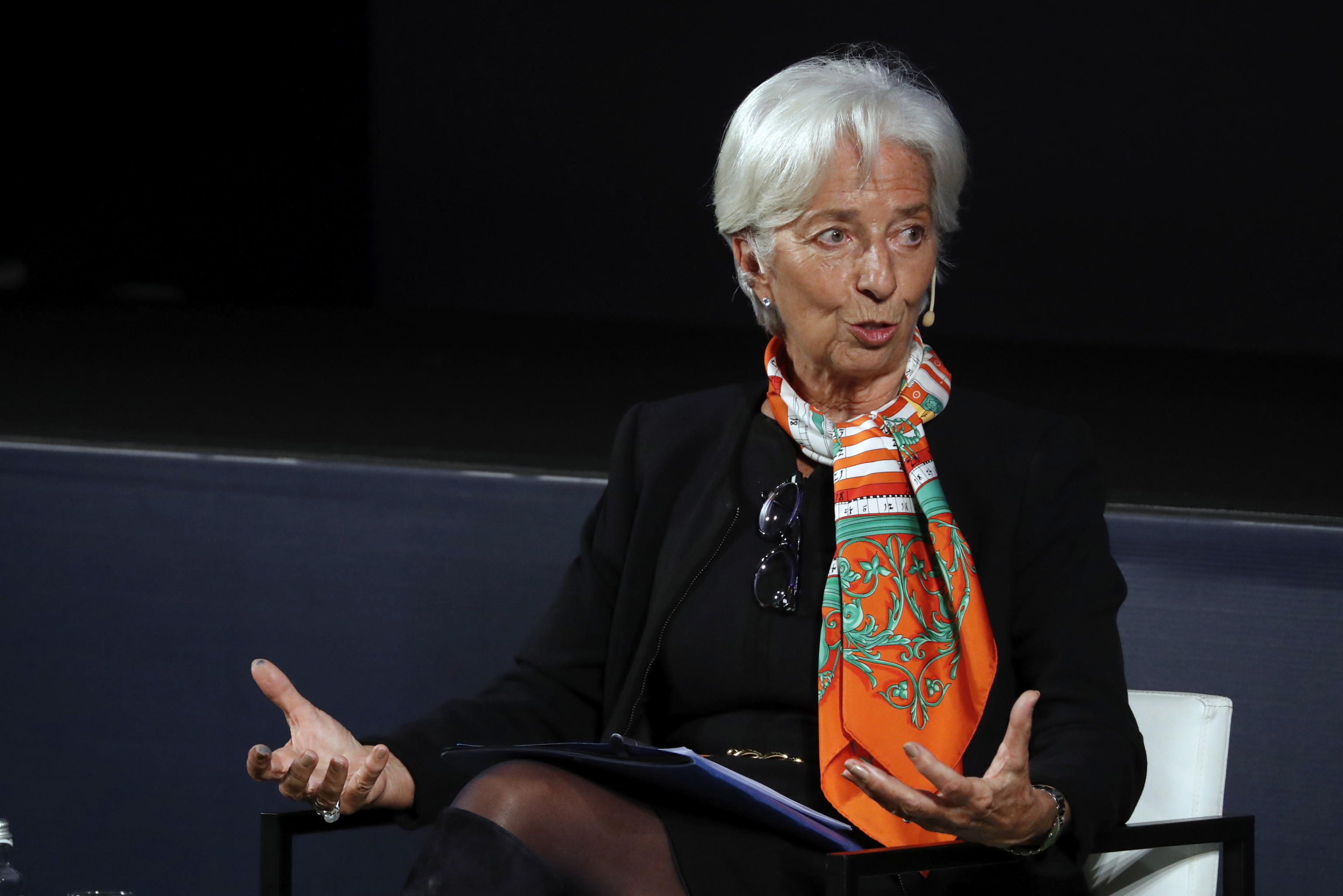 Lagarde: “Alzeremo i tassi Bce fino a quando l’inflazione calerà al 2 per cento”