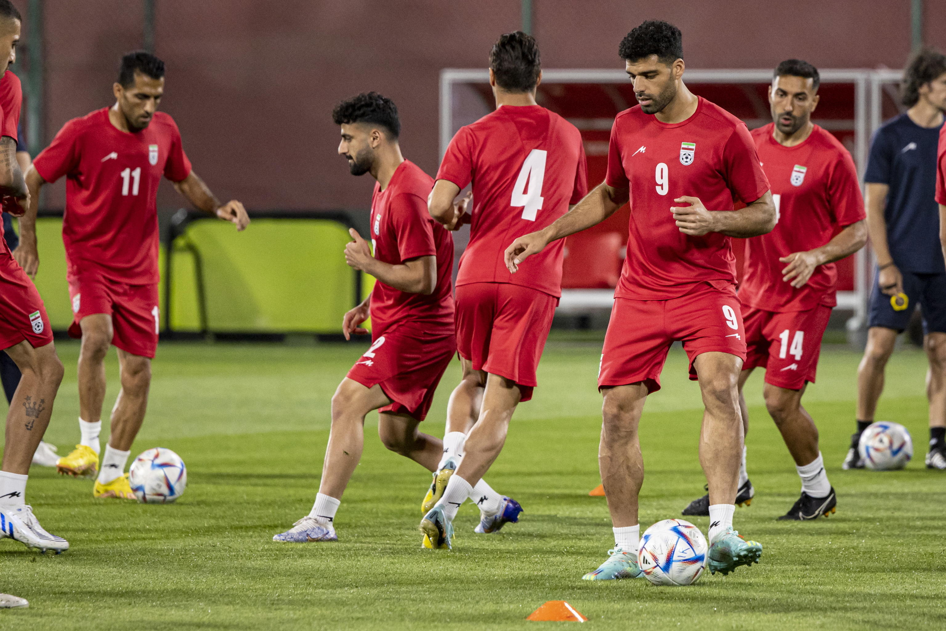 Calciatori dell’Iran e familiari minacciati dal regime