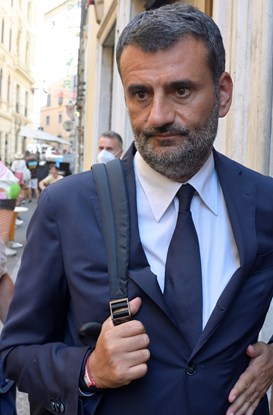 Pd, Antonio Decaro “vota” Bonaccini