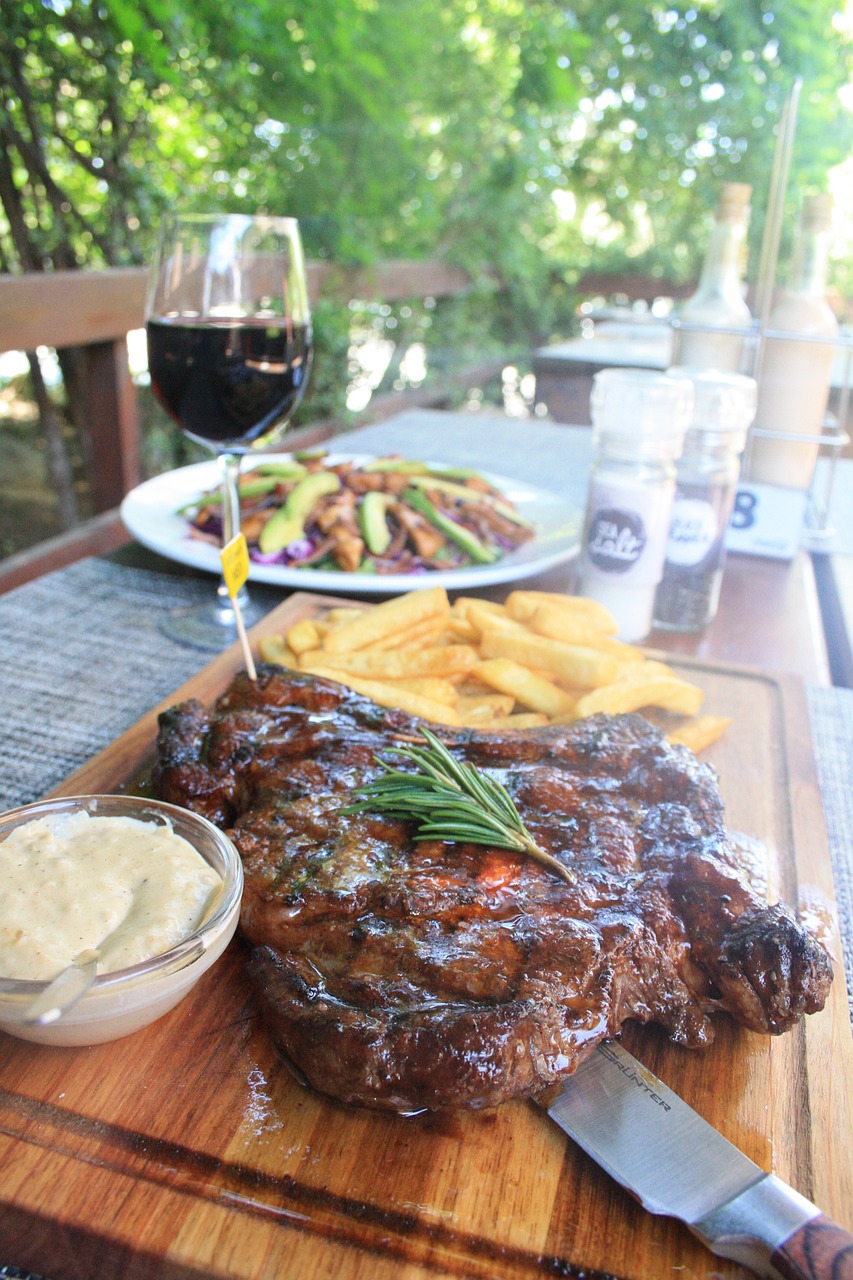 Ue: carne e vino via dalla lista degli alimenti dannosi