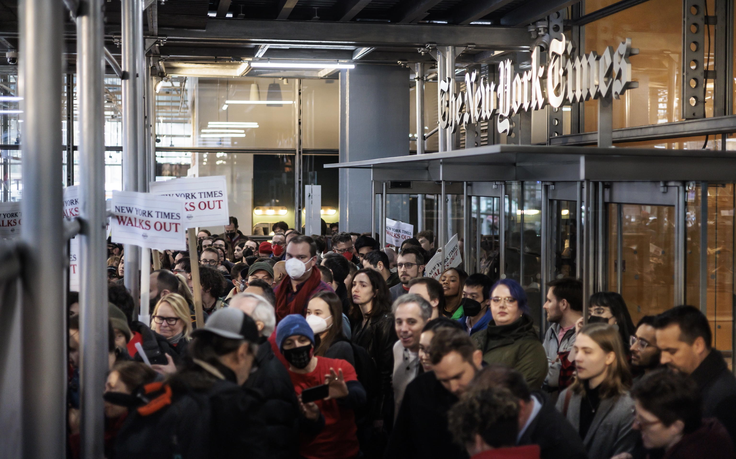 Braccia conserte al New York Times, si fermano oltre mille dipendenti