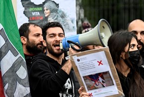 Iran: a Roma la marcia degli “assenti”