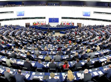 Parlamento Ue: destituita la vicepresidente Eva Kaili