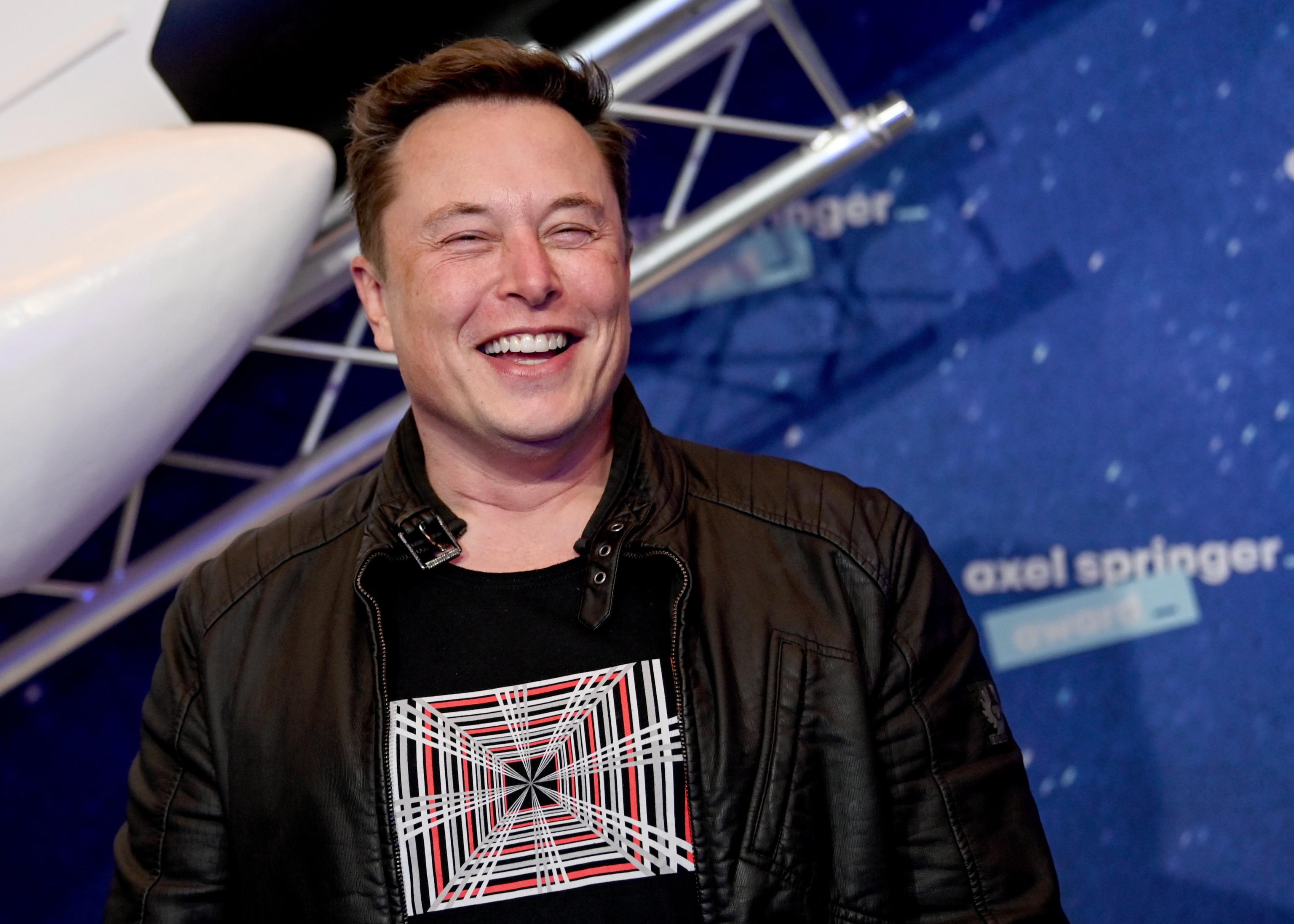 “Mi dimetto da ceo Twitter”: Musk lascia (con riserva)