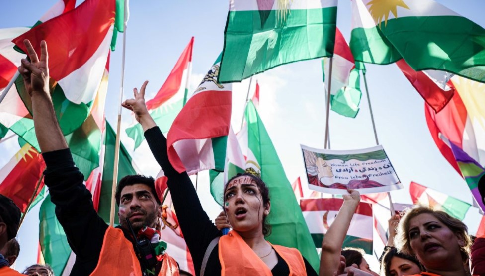 Armare la rivoluzione: per non morire di stupro