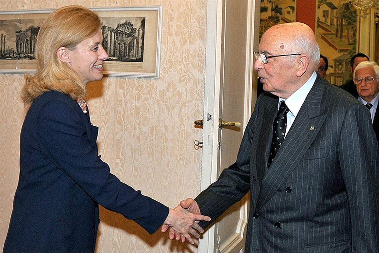 Elisabetta Belloni, prima donna al comando dei servizi segreti