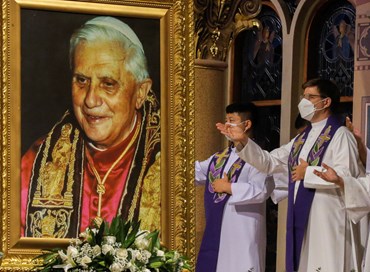 Ratzinger, vittima di una guerra tra due visioni della fede